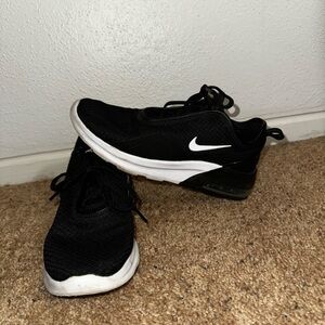 Nike Women’s Air Motion 2